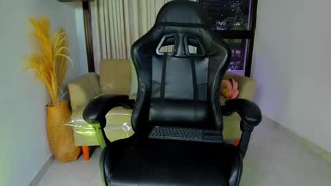 chloegils online show from 29, 10, 2025