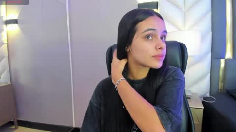  Chloe Harper  online show from 12, 4, 2026