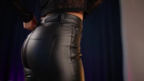 chloemin_ online show from 12, 11, 2025