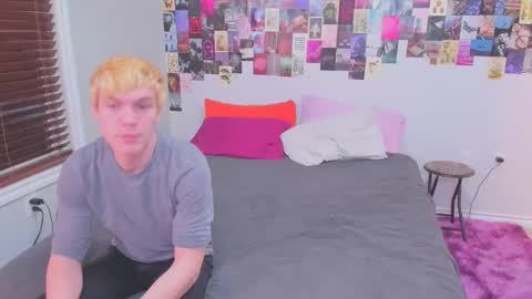 Chloe Night  Milo Night online show from 26, 1, 2025