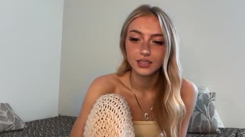 Snapshot of chloeros3e chatting on 15, 9, 2025 chloeros3e online show from 15, 9, 2025