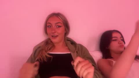 Snapshot of chloeros3e chatting on 25, 9, 2025 chloeros3e online show from 25, 9, 2025