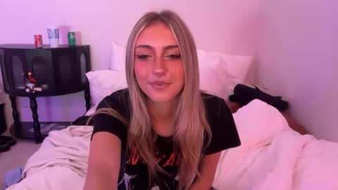 Snapshot of chloeros3e chatting on 30, 9, 2025 chloeros3e online show from 30, 9, 2025