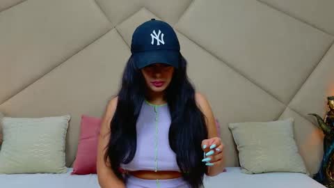 Chloe Vee online show from 28, 9, 2025