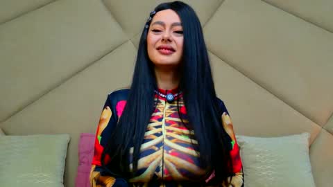 Chloe Vee online show from 25, 3, 2026