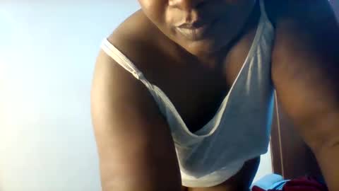 Snapshot of chocobabe002 chatting on 23, 12, 2025 chocobabe002 online show from 23, 12, 2025