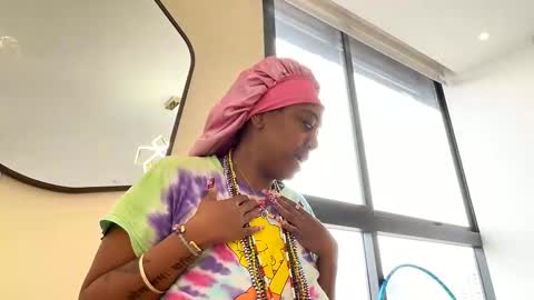 ChocolateCakeQueen online show from 1, 3, 2025