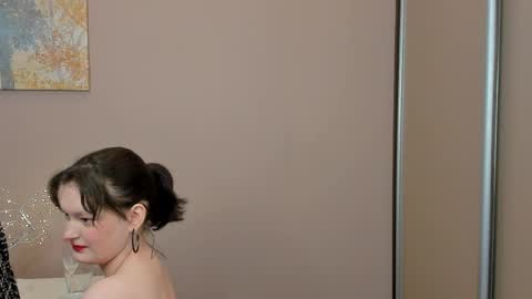 Cassandra online show from 7, 4, 2026