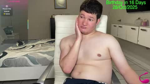 Snapshot of chris___evanss chatting on 13, 10, 2025 Chris Evens online show from 13, 10, 2025