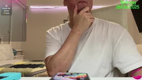 Snapshot of chris___evanss chatting on 20, 10, 2025 Chris Evens online show from 20, 10, 2025