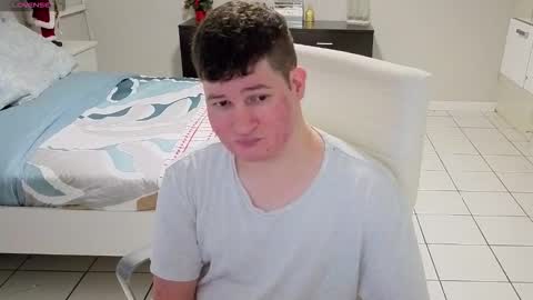 Snapshot of chris___evanss chatting on 4, 12, 2025 Chris Evens online show from 4, 12, 2025