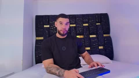 Snapshot of chris_blake__ chatting on 26, 11, 2025 Chris B online show from 26, 11, 2025