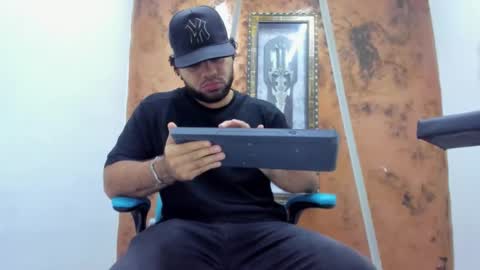 Snapshot of chris_evans00 chatting on 5, 2, 2026 chris_evans00 online show from 5, 2, 2026