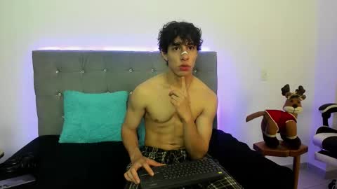 Snapshot of chris_evans27 chatting on 24, 11, 2025 Chris Evans online show from 24, 11, 2025