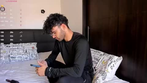 Im Chirs IM MODEL INDEPENDT online show from 29, 1, 2025