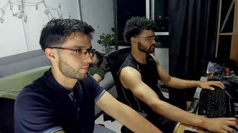 Im Chirs IM MODEL INDEPENDT online show from 12, 2, 2025