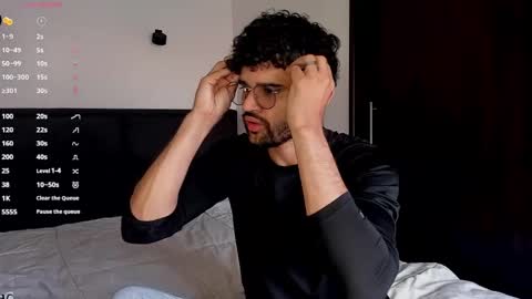 Im Chirs IM MODEL INDEPENDT online show from 14, 2, 2025