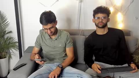 Im Chirs IM MODEL INDEPENDT online show from 15, 2, 2025