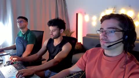 Im Chirs IM MODEL INDEPENDT online show from 11, 3, 2025