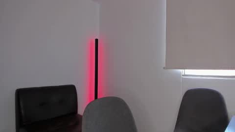 Im Chirs IM MODEL INDEPENDT online show from 2, 10, 2025