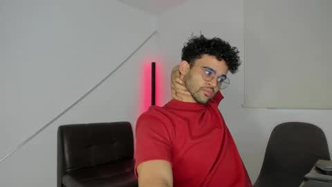 Im Chirs IM MODEL INDEPENDT online show from 9, 10, 2025