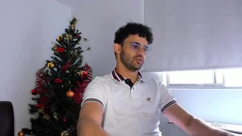 Im Chirs IM MODEL INDEPENDT online show from 2, 12, 2025