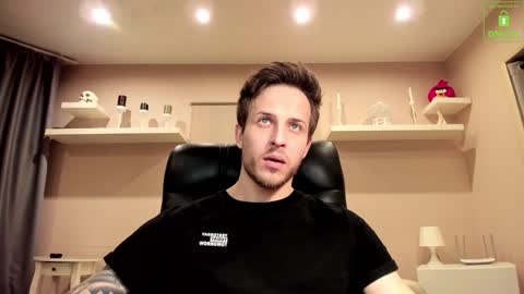 Snapshot of chriscarrey chatting on 18, 12, 2024 Chris online show from 18, 12, 2024