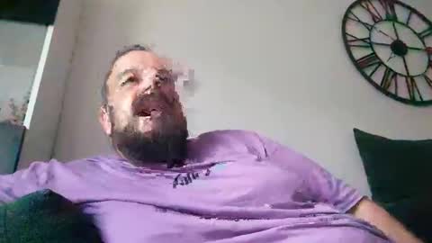 Snapshot of chrisole chatting on 19, 4, 2026 chris ole online show from 19, 4, 2026