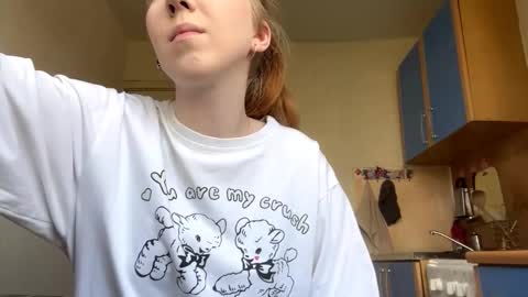 Snapshot of christaanwar chatting on 1, 11, 2025 Mia online show from 1, 11, 2025