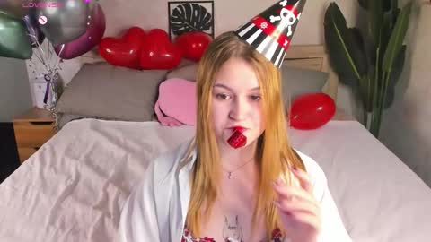 Snapshot of christine_wallker chatting on 13, 9, 2025 christine_wallker online show from 13, 9, 2025