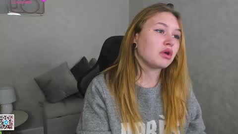 Snapshot of christine_wallker chatting on 20, 10, 2025 christine_wallker online show from 20, 10, 2025
