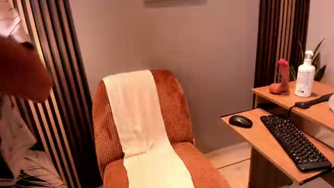 Snapshot of christopher_robin4 chatting on 18, 7, 2026 Chris online show from 18, 7, 2026