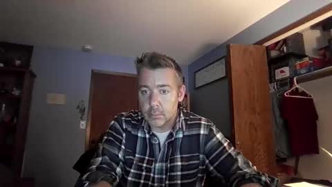 Snapshot of chrisw8121 chatting on 17, 12, 2025 chrisw8121 online show from 17, 12, 2025