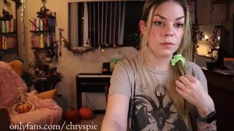 Snapshot of chrysanthulu chatting on 24, 10, 2025 Chrys online show from 24, 10, 2025