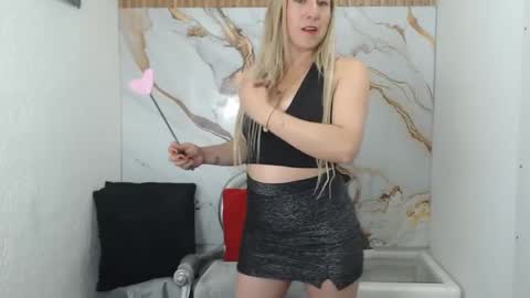chrystal hotty online show from 9, 9, 2025