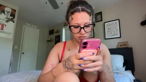 Snapshot of cici1900 chatting on 13, 7, 2026 cici1900 online show from 13, 7, 2026