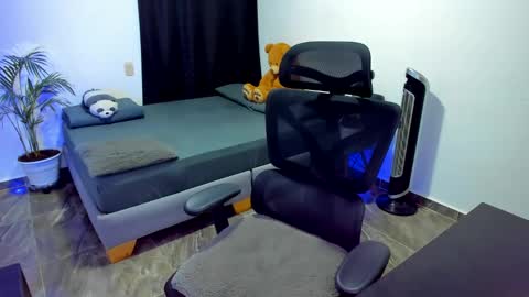 Luna and Sebas  online show from 16, 9, 2025