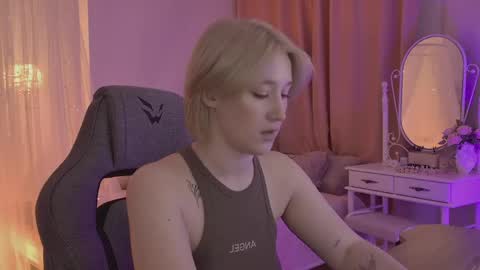 Snapshot of cinbellamy chatting on 17, 3, 2026 Cin Bellamy online show from 17, 3, 2026