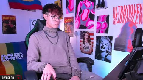 Snapshot of cinnamon_boyxxx chatting on 29, 12, 2024 David Independent Model online show from 29, 12, 2024