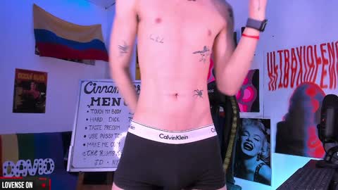 Snapshot of cinnamon_boyxxx chatting on 29, 12, 2024 David Independent Model online show from 29, 12, 2024