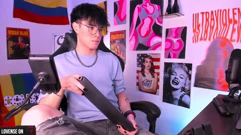 Snapshot of cinnamon_boyxxx chatting on 7, 1, 2025 David Independent Model online show from 7, 1, 2025