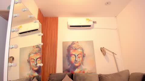 Cintia online show from 4, 12, 2025