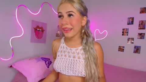 Snapshot of cinniaa_ chatting on 13, 5, 2026 cinniaa online show from 13, 5, 2026
