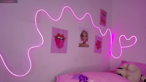 Snapshot of cinniaa_ chatting on 15, 5, 2026 cinniaa online show from 15, 5, 2026