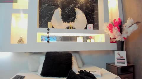 Cinthya  online show from 1, 10, 2025