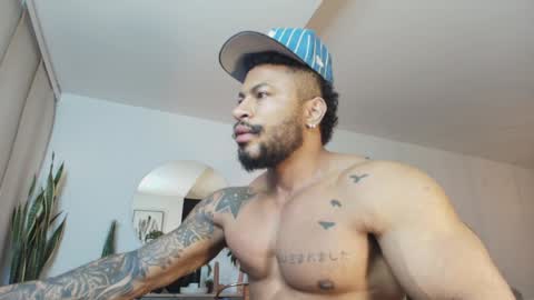 Snapshot of clark_strong chatting on 1, 4, 2026 clark_strong online show from 1, 4, 2026