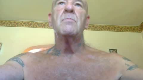 Snapshot of classic_rock_and_oldies chatting on 4, 7, 2026 Pizza online show from 4, 7, 2026
