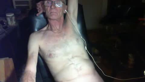 Snapshot of claudeg2525 chatting on 4, 10, 2025 claudeg2525 online show from 4, 10, 2025