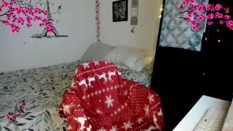 Snapshot of cleo_christmas chatting on 19, 6, 2026 cleo_christmas online show from 19, 6, 2026
