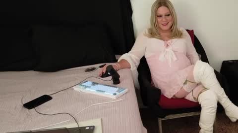 Snapshot of cleverafter8 chatting on 14, 6, 2026 SecretSissyLv online show from 14, 6, 2026